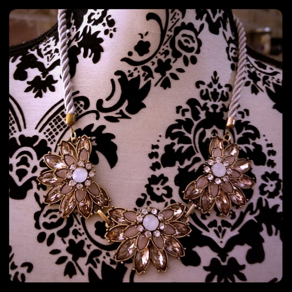 Stunning statement necklace